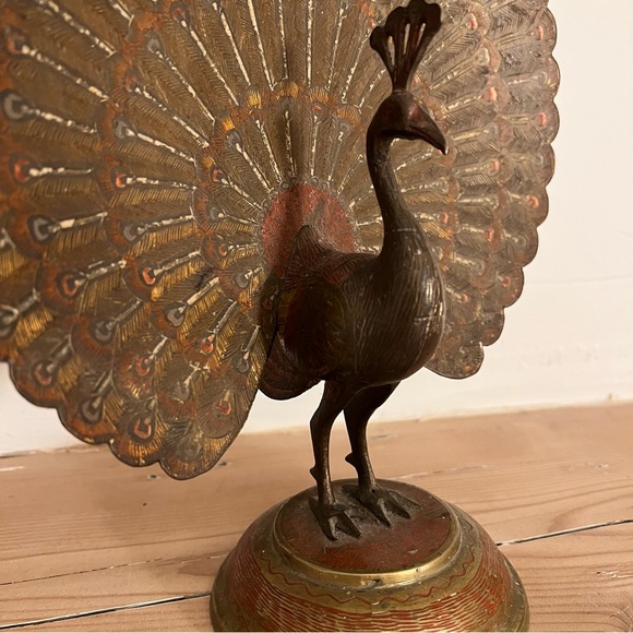 Early 20th Century Anglo-Indian Polychrome Etched Brass Peacock Figurine - Picture 5 of 8